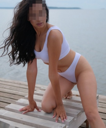 Игривая красотка приглашает в гости на страстное свидание. Я создам атмосферу неповторимого удовольствия, в которой ты почувствуешь себя царем. Позвони, и я подарю тебе море страсти и ласки! 6417, 23 года